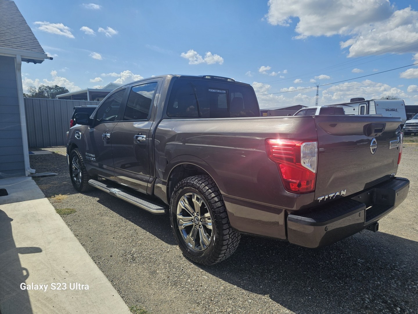 2017 DARK GRAY Nissan Titan S Crew Cab 2WD (1N6AA1E67HN) with an 5.6L V8 DOHC 32V engine, 6A transmission, located at 607 S Seven Points BLVD, Seven Points, TX, 75143, (430) 255-4030, 32.313934, -96.207932- Photo#3