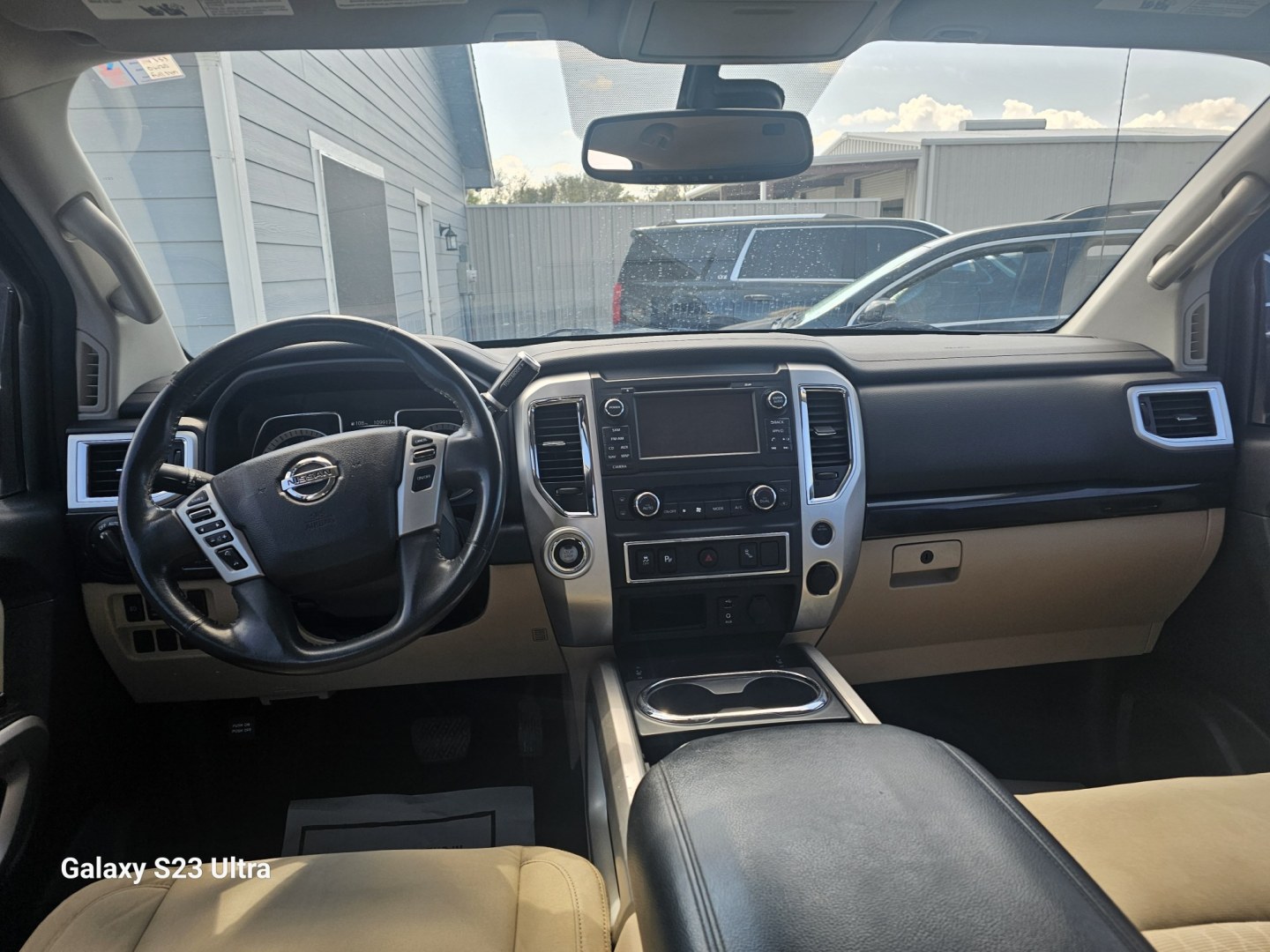 2017 DARK GRAY Nissan Titan S Crew Cab 2WD (1N6AA1E67HN) with an 5.6L V8 DOHC 32V engine, 6A transmission, located at 607 S Seven Points BLVD, Seven Points, TX, 75143, (430) 255-4030, 32.313934, -96.207932- Photo#4