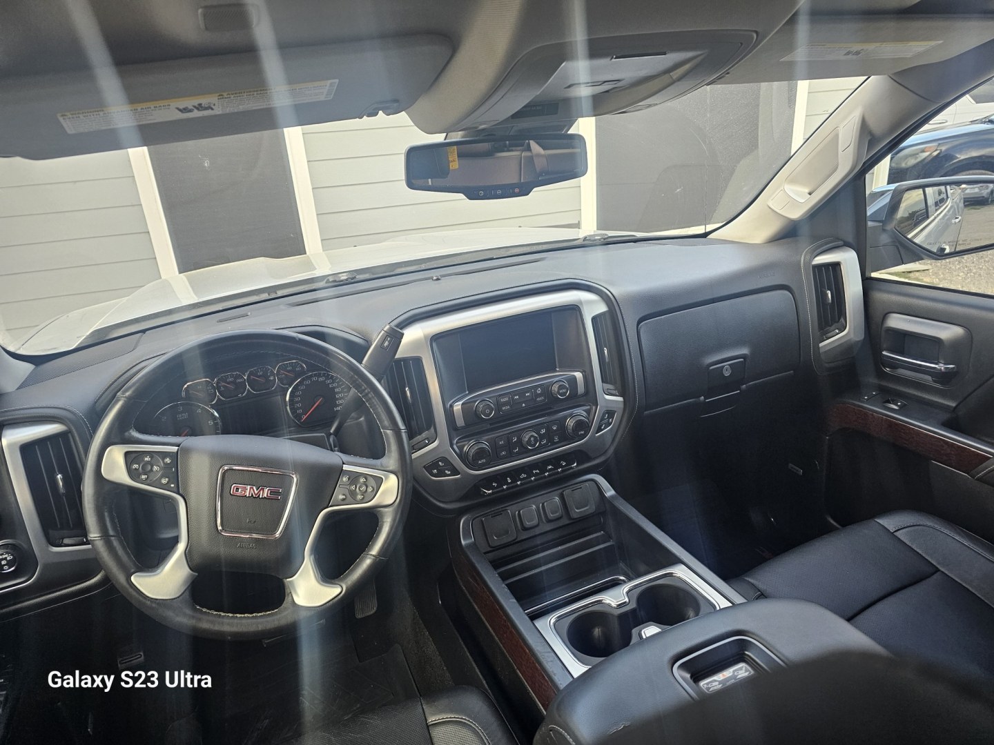 2017 SILVER GMC Sierra 1500 SLT Crew Cab Long Box 4WD (3GTU2NEC1HG) with an 5.3L V8 OHV 16V engine, 6A transmission, located at 607 S Seven Points BLVD, Seven Points, TX, 75143, (430) 255-4030, 32.313934, -96.207932- Photo#4