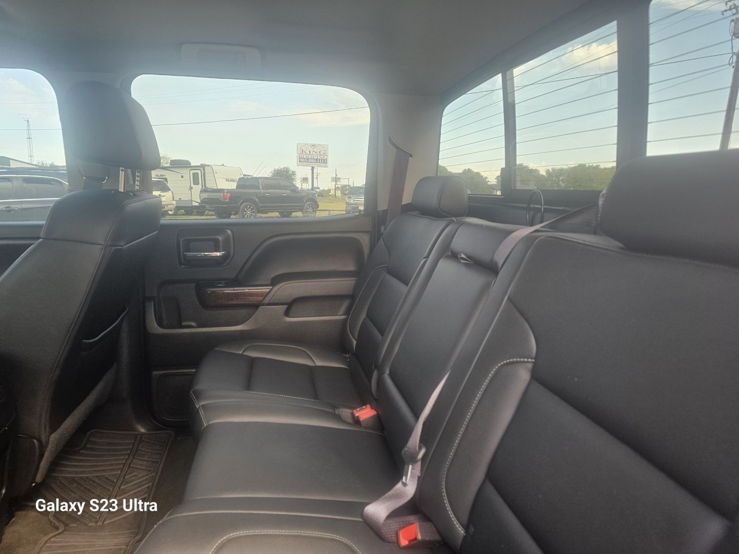 2017 SILVER GMC Sierra 1500 SLT Crew Cab Long Box 4WD (3GTU2NEC1HG) with an 5.3L V8 OHV 16V engine, 6A transmission, located at 607 S Seven Points BLVD, Seven Points, TX, 75143, (430) 255-4030, 32.313934, -96.207932- Photo#5