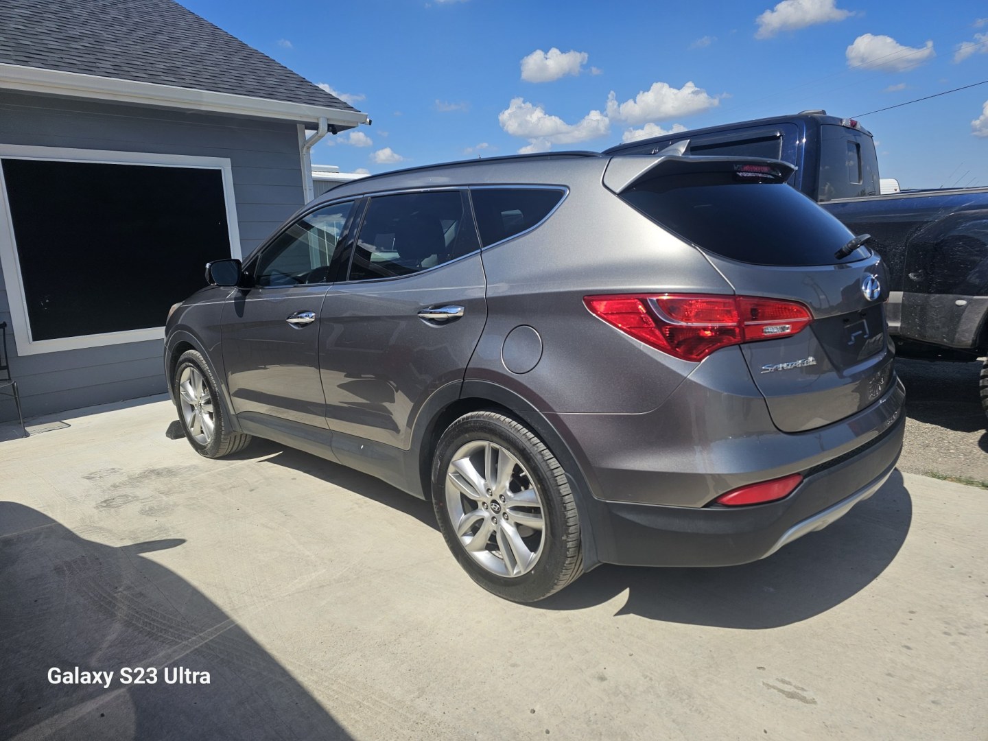 2014 GRAY Hyundai Santa Fe Sport 2.0T FWD (5XYZU3LA5EG) with an 2.0L L4 DOHC 16V TURBO engine, 6A transmission, located at 607 S Seven Points BLVD, Seven Points, TX, 75143, (430) 255-4030, 32.313934, -96.207932- Photo#3
