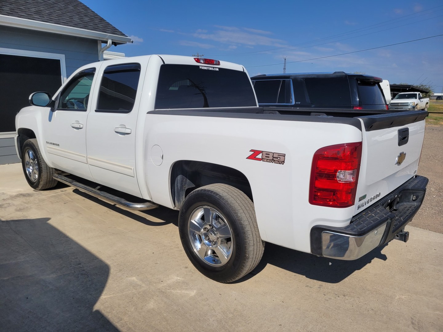2011 WHITE Chevrolet Silverado 1500 LTZ Crew Cab 2WD (3GCPCTE05BG) with an 5.3L V8 OHV 16V FFV engine, 4A transmission, located at 607 S Seven Points BLVD, Seven Points, TX, 75143, (430) 255-4030, 32.313934, -96.207932- Photo#1
