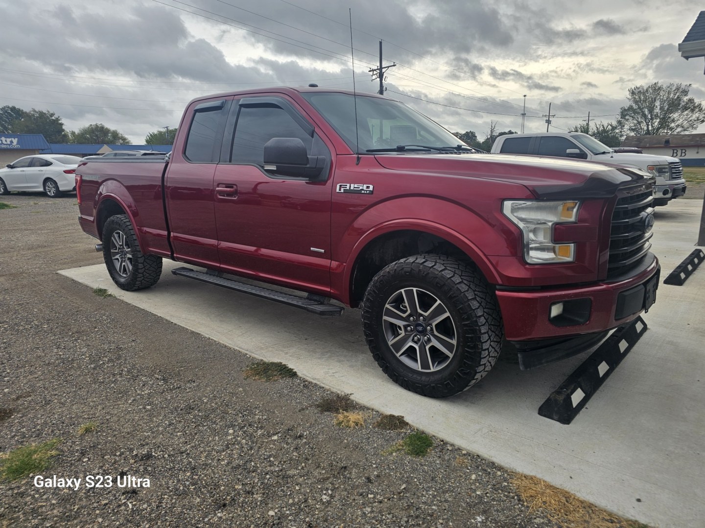 2017 RED Ford F-150 XL SuperCab 8-ft. 2WD (1FTEX1CP4HF) with an 2.7L V6 DOHC 24V engine, 6A transmission, located at 607 S Seven Points BLVD, Seven Points, TX, 75143, (430) 255-4030, 32.313934, -96.207932- Photo#1