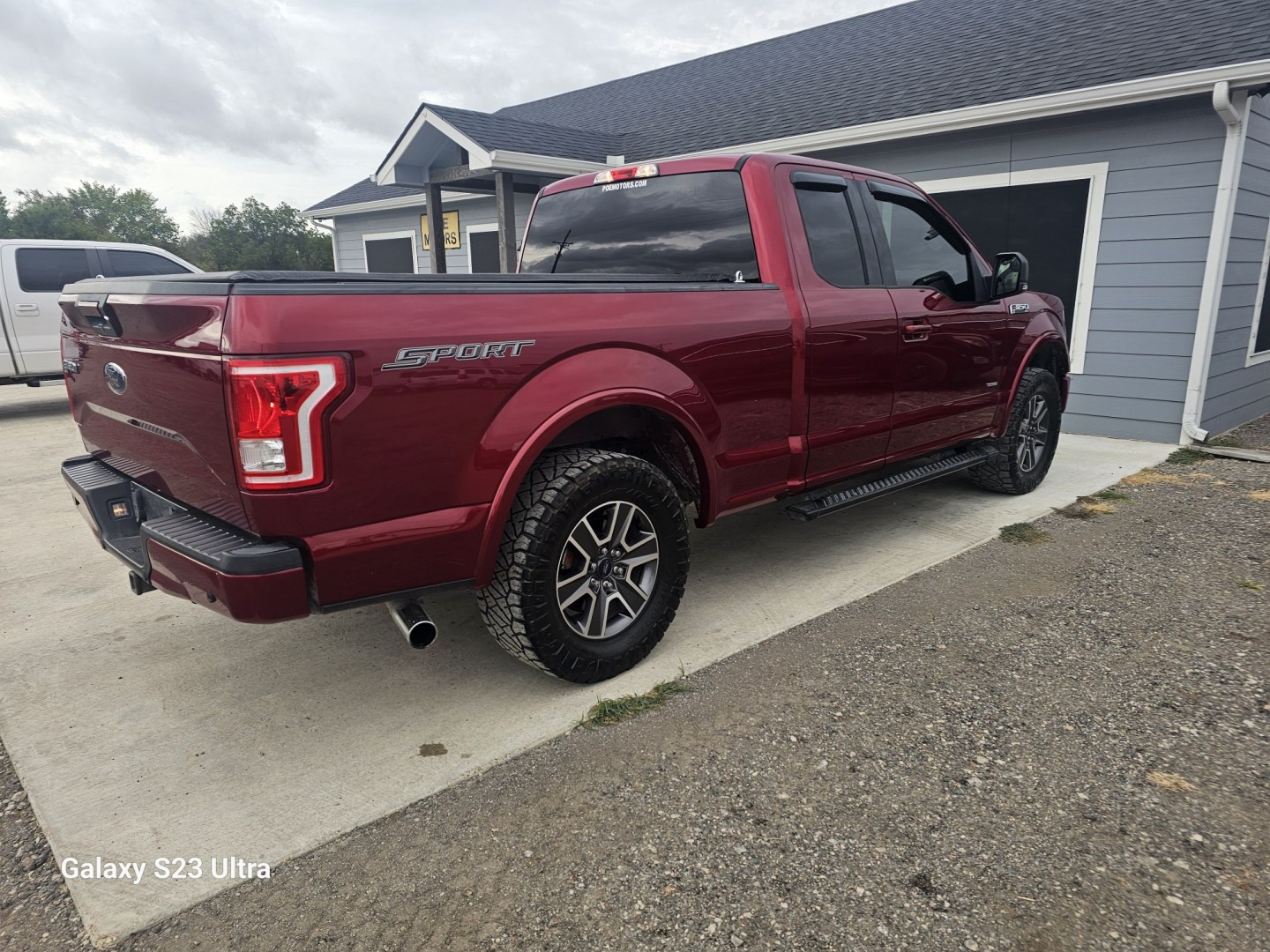 2017 RED Ford F-150 XL SuperCab 8-ft. 2WD (1FTEX1CP4HF) with an 2.7L V6 DOHC 24V engine, 6A transmission, located at 607 S Seven Points BLVD, Seven Points, TX, 75143, (430) 255-4030, 32.313934, -96.207932- Photo#2