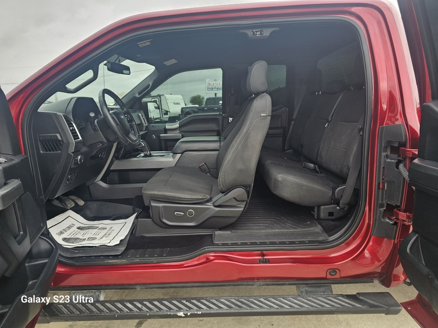 2017 RED Ford F-150 XL SuperCab 8-ft. 2WD (1FTEX1CP4HF) with an 2.7L V6 DOHC 24V engine, 6A transmission, located at 607 S Seven Points BLVD, Seven Points, TX, 75143, (430) 255-4030, 32.313934, -96.207932- Photo#5