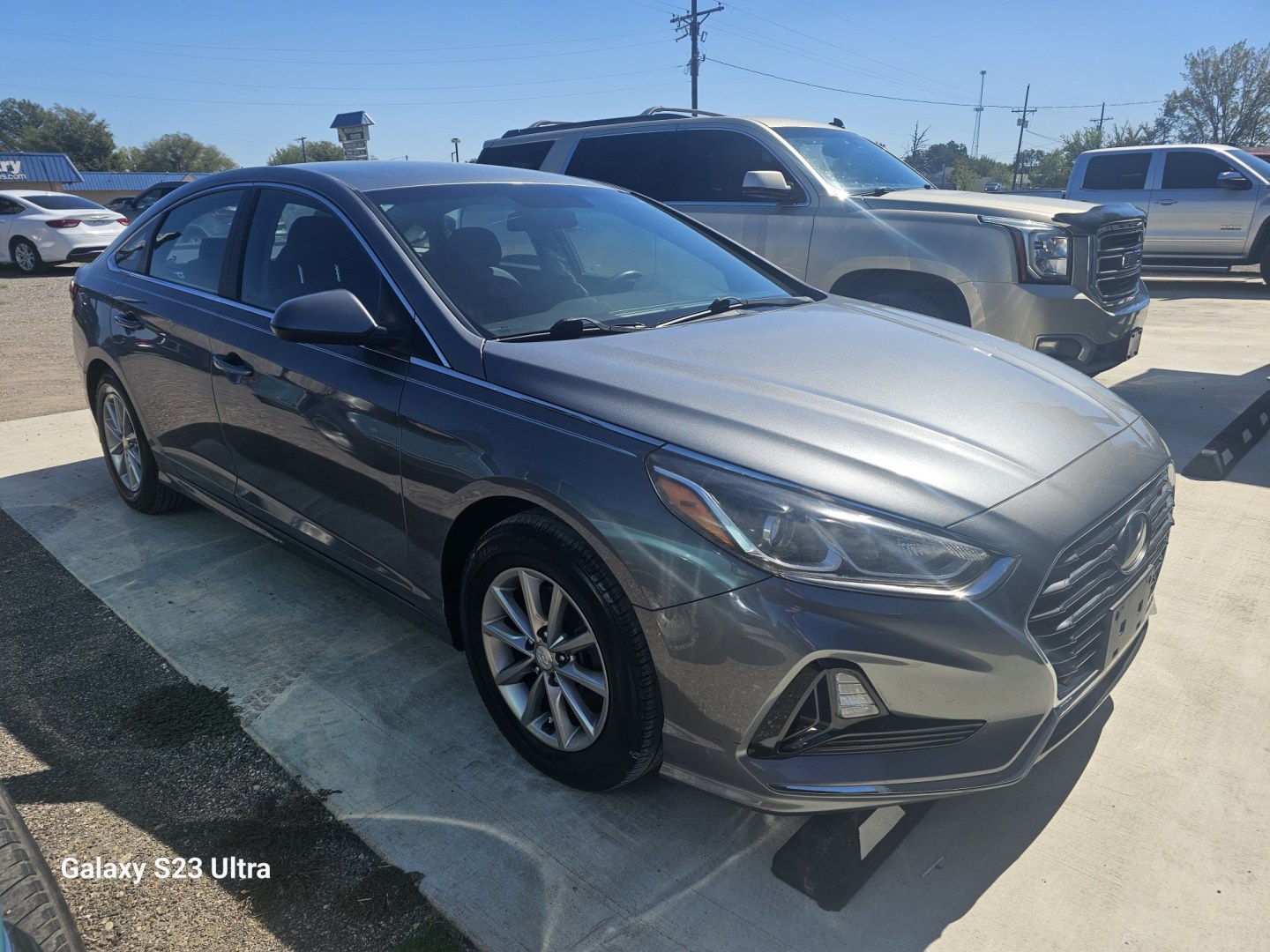 2018 GRAY Hyundai Sonata SE (5NPE24AF8JH) with an 2.4L L4 DOHC 16V engine, 7A transmission, located at 607 S Seven Points BLVD, Seven Points, TX, 75143, (430) 255-4030, 32.313934, -96.207932- Photo#1