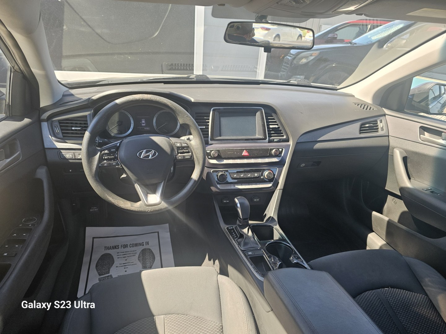 2018 GRAY Hyundai Sonata SE (5NPE24AF8JH) with an 2.4L L4 DOHC 16V engine, 7A transmission, located at 607 S Seven Points BLVD, Seven Points, TX, 75143, (430) 255-4030, 32.313934, -96.207932- Photo#4