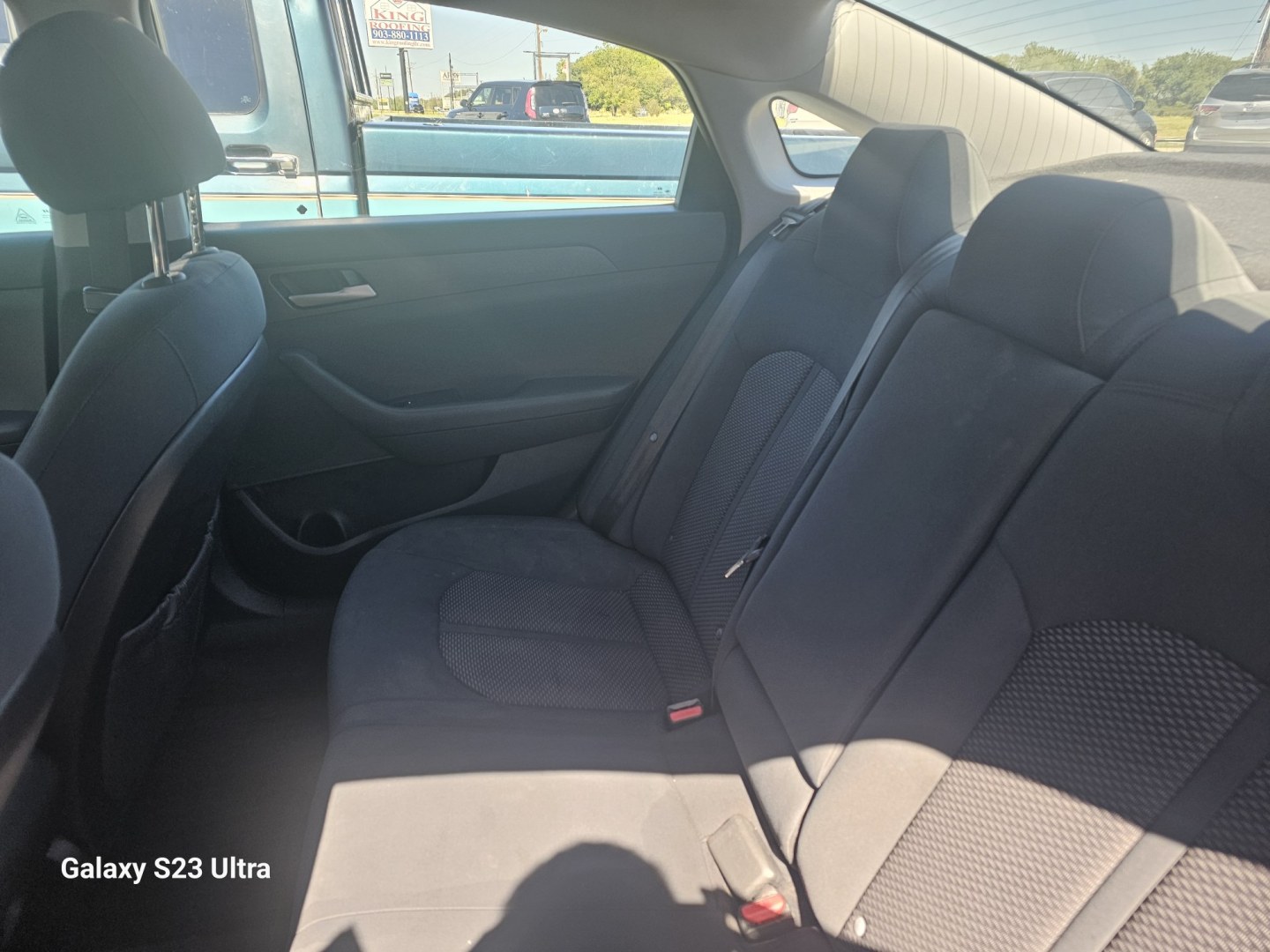 2018 GRAY Hyundai Sonata SE (5NPE24AF8JH) with an 2.4L L4 DOHC 16V engine, 7A transmission, located at 607 S Seven Points BLVD, Seven Points, TX, 75143, (430) 255-4030, 32.313934, -96.207932- Photo#6