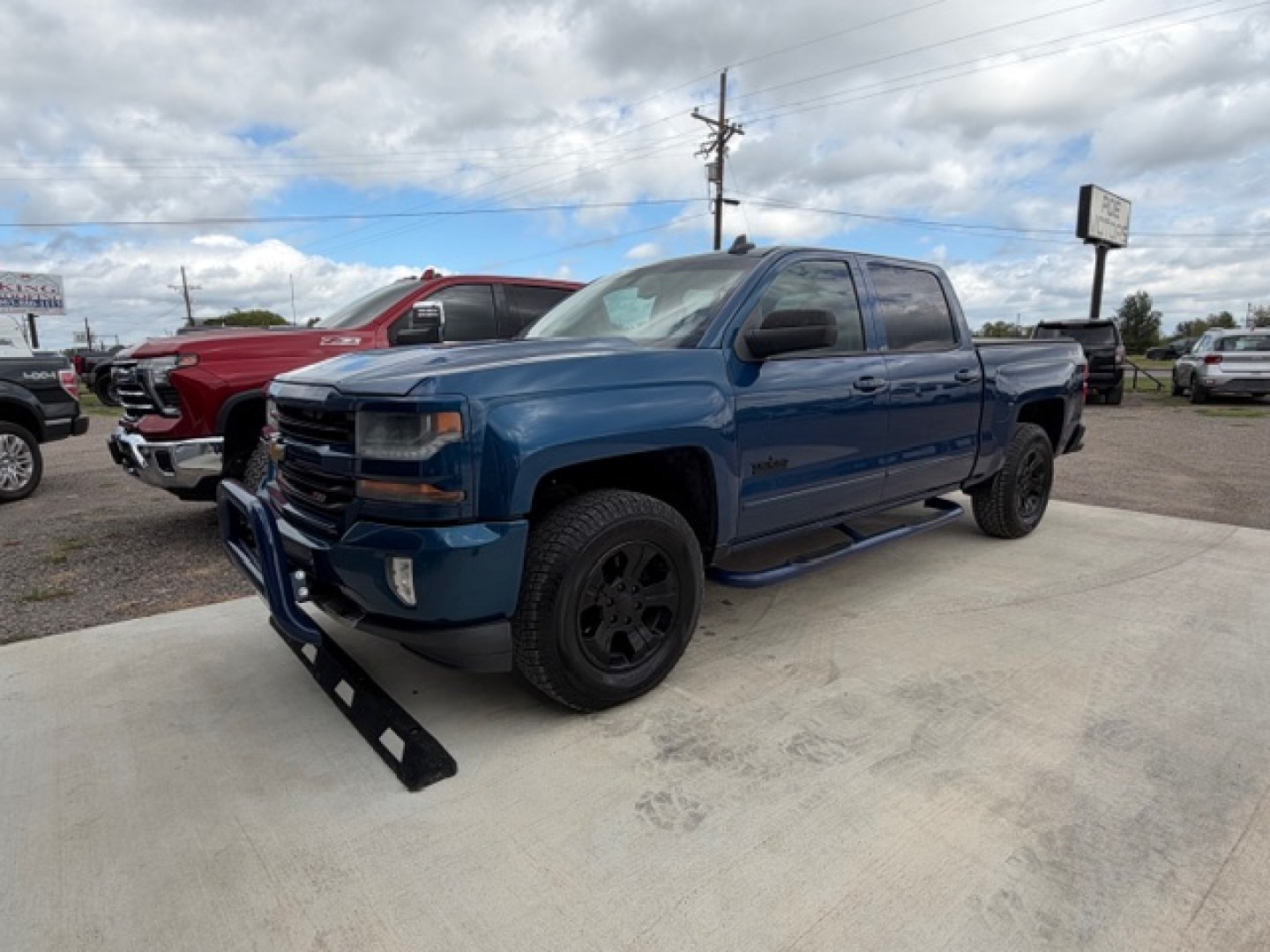 2016 Blue Chevrolet Silverado 1500 LT Crew Cab 4WD (3GCUKREC5GG) with an 5.3L V8 OHV 16V engine, 6A transmission, located at 607 S Seven Points BLVD, Seven Points, TX, 75143, (430) 255-4030, 32.313934, -96.207932- Photo#0