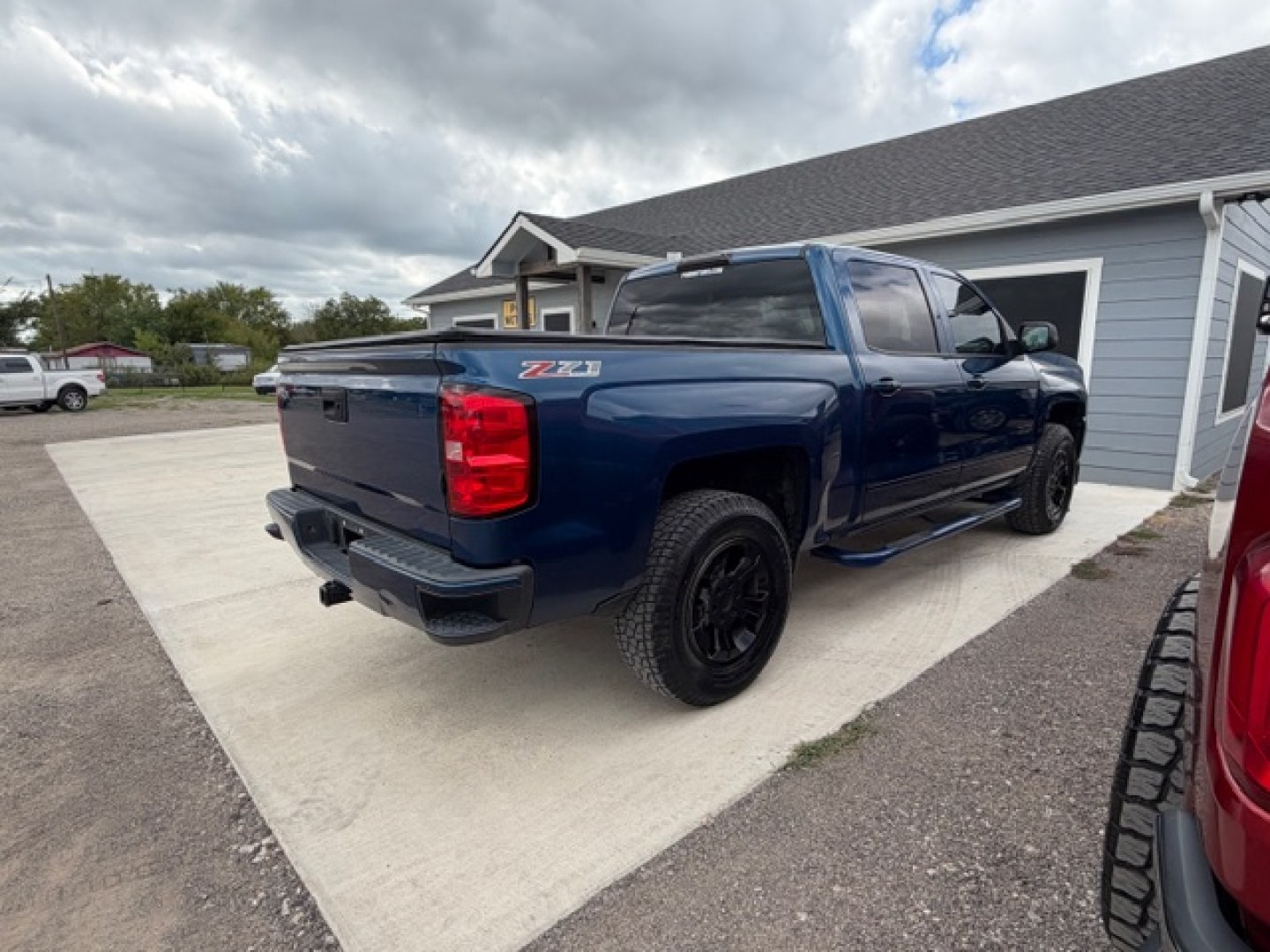 2016 Blue Chevrolet Silverado 1500 LT Crew Cab 4WD (3GCUKREC5GG) with an 5.3L V8 OHV 16V engine, 6A transmission, located at 607 S Seven Points BLVD, Seven Points, TX, 75143, (430) 255-4030, 32.313934, -96.207932- Photo#3