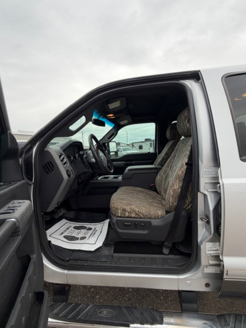 2012 SILVER Ford F-350 SD King Ranch Crew Cab 4WD (1FT8W3BT7CE) with an 6.7L V8 OHV 16V DIESEL engine, 6-Speed Automatic transmission, located at 607 S Seven Points BLVD, Seven Points, TX, 75143, (430) 255-4030, 32.313934, -96.207932- Photo#4