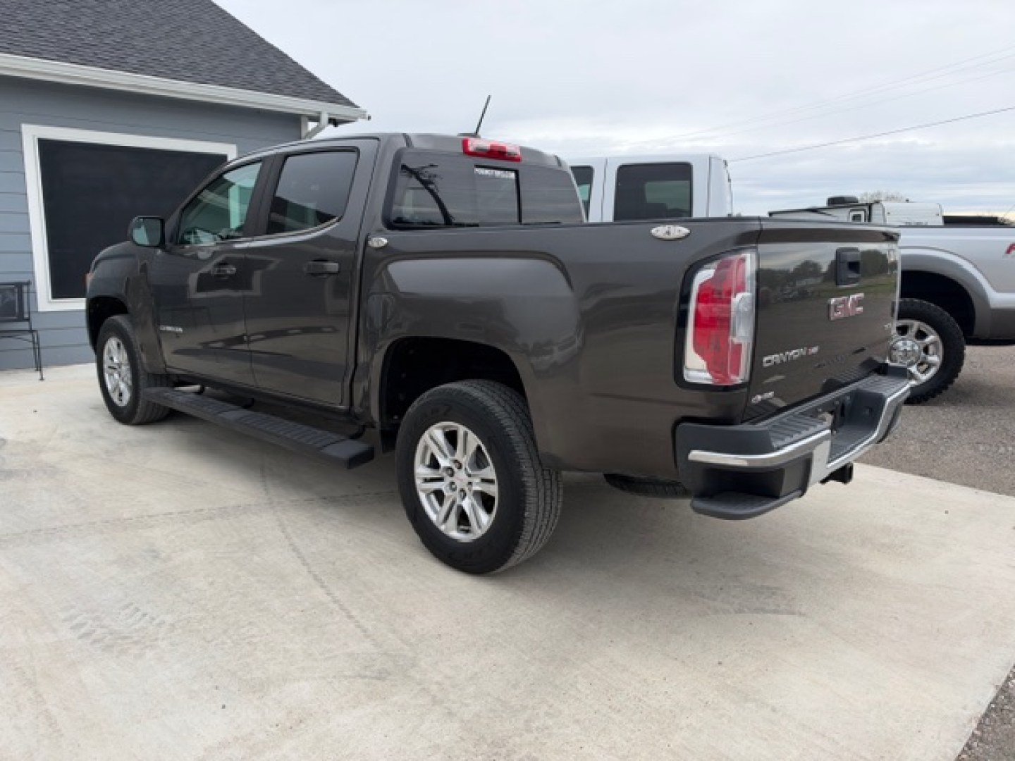 2019 GRAY GMC Canyon SLE Crew Cab 2WD (1GTG5CEN7K1) with an 3.6L V6 DOHC 24V engine, 6A transmission, located at 607 S Seven Points BLVD, Seven Points, TX, 75143, (430) 255-4030, 32.313934, -96.207932- Photo#1