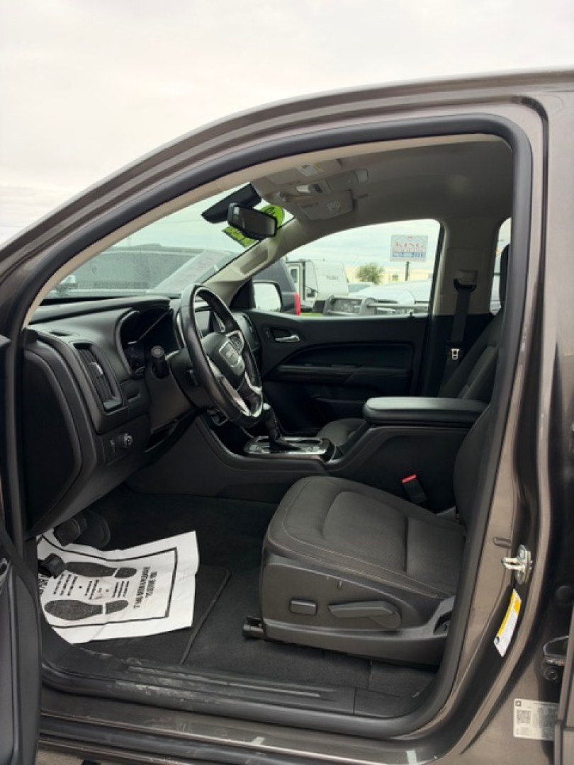 2019 GRAY GMC Canyon SLE Crew Cab 2WD (1GTG5CEN7K1) with an 3.6L V6 DOHC 24V engine, 6A transmission, located at 607 S Seven Points BLVD, Seven Points, TX, 75143, (430) 255-4030, 32.313934, -96.207932- Photo#4