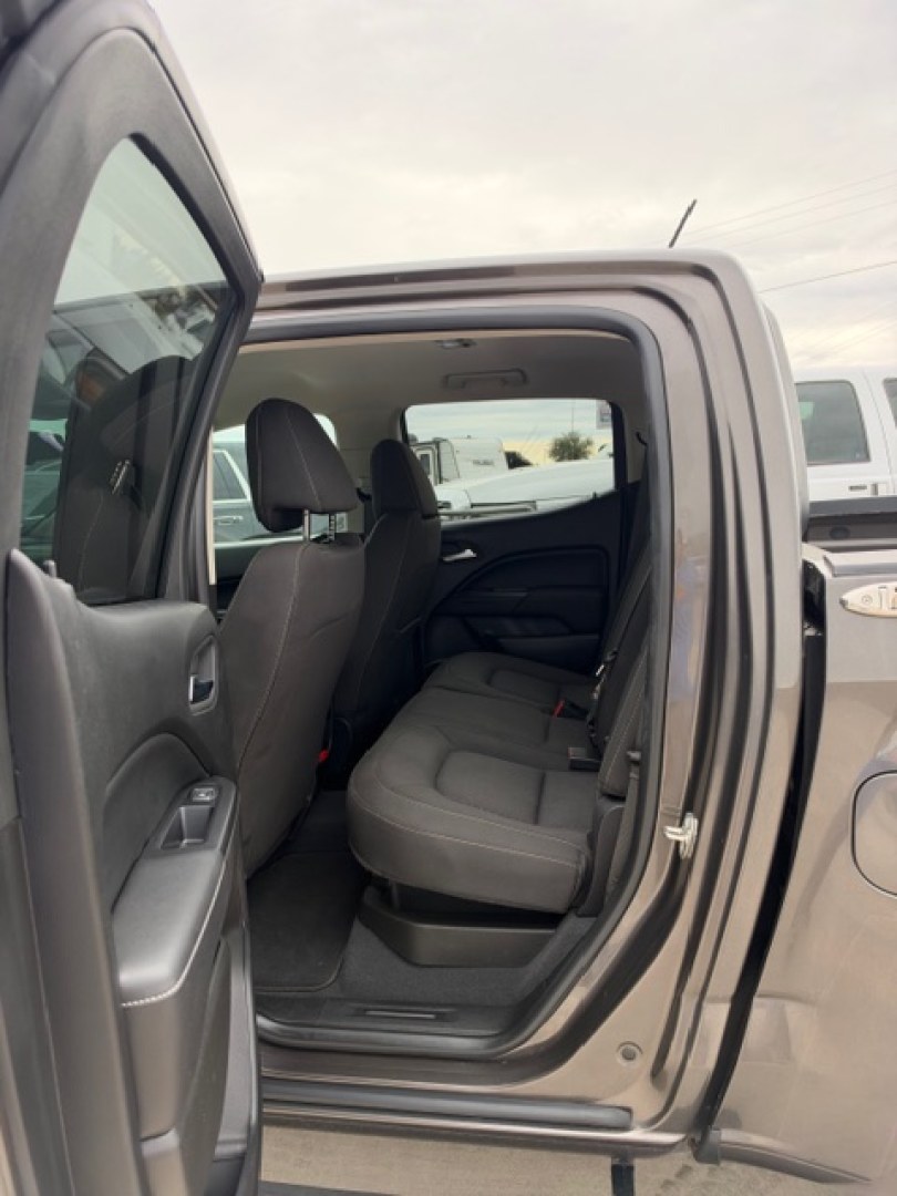 2019 GRAY GMC Canyon SLE Crew Cab 2WD (1GTG5CEN7K1) with an 3.6L V6 DOHC 24V engine, 6A transmission, located at 607 S Seven Points BLVD, Seven Points, TX, 75143, (430) 255-4030, 32.313934, -96.207932- Photo#5