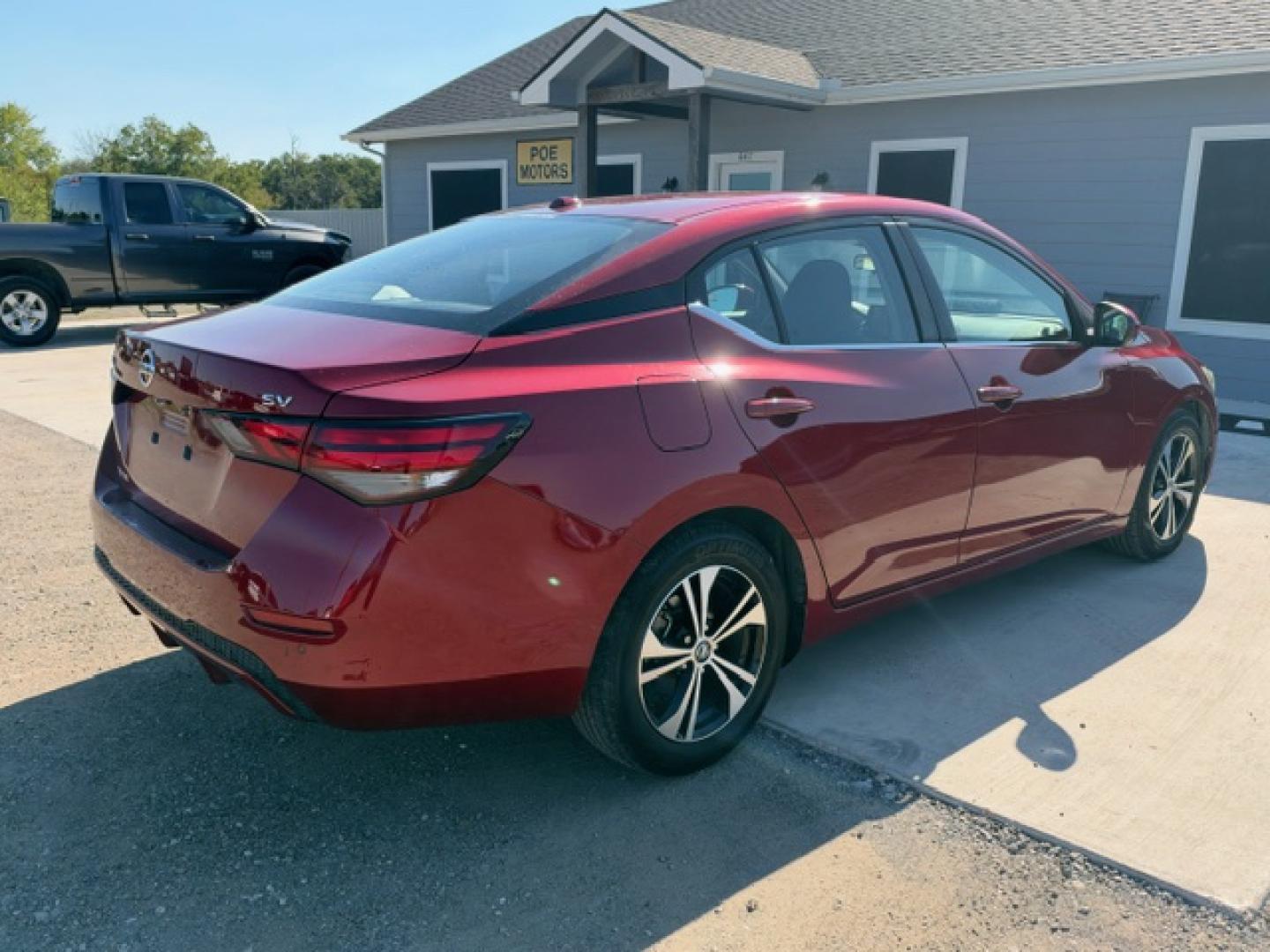 2022 RED Nissan Sentra SV (3N1AB8CV7NY) with an 2.0L L4 SFI DOHC 16V engine, CVT transmission, located at 607 S Seven Points BLVD, Seven Points, TX, 75143, (430) 255-4030, 32.313934, -96.207932- Photo#2