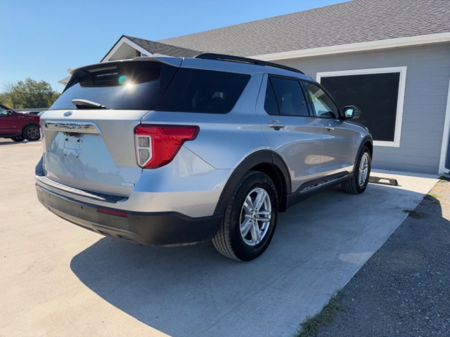 2020 SILVER Ford Explorer XLT 2WD (1FMSK7DH3LG) with an 2.3L L4 DOHC 16V engine, 10A transmission, located at 607 S Seven Points BLVD, Seven Points, TX, 75143, (430) 255-4030, 32.313934, -96.207932- Photo#2