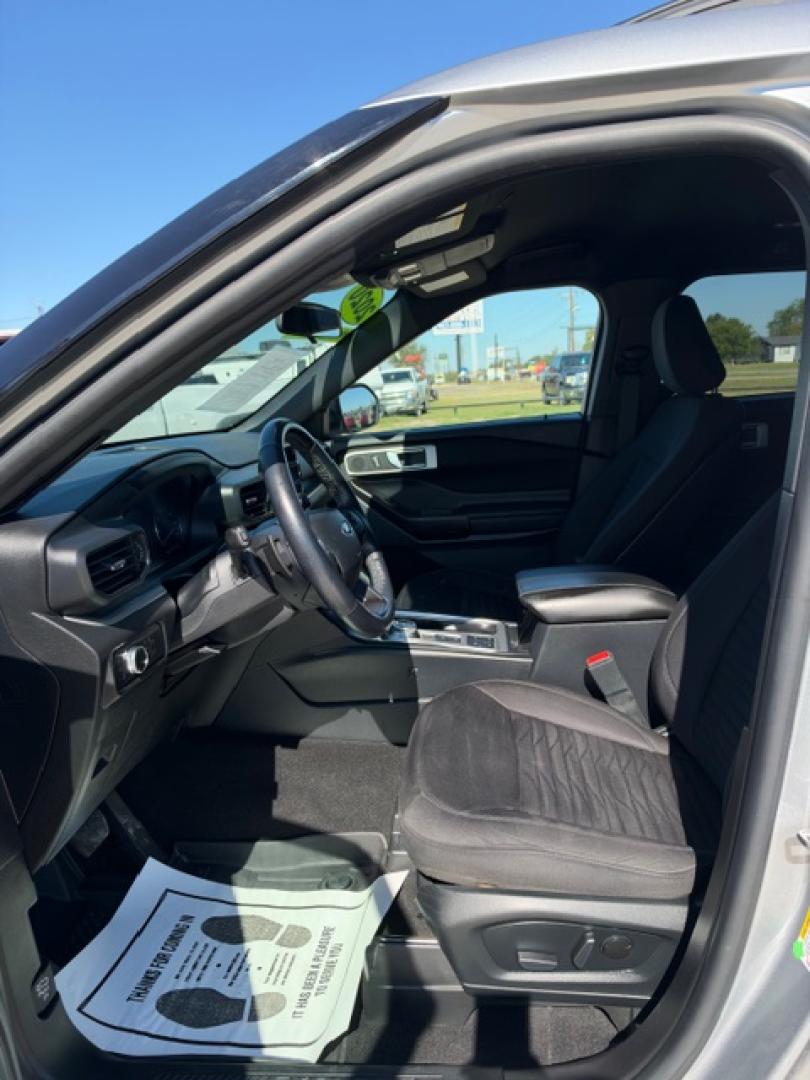 2020 SILVER Ford Explorer XLT 2WD (1FMSK7DH3LG) with an 2.3L L4 DOHC 16V engine, 10A transmission, located at 607 S Seven Points BLVD, Seven Points, TX, 75143, (430) 255-4030, 32.313934, -96.207932- Photo#4