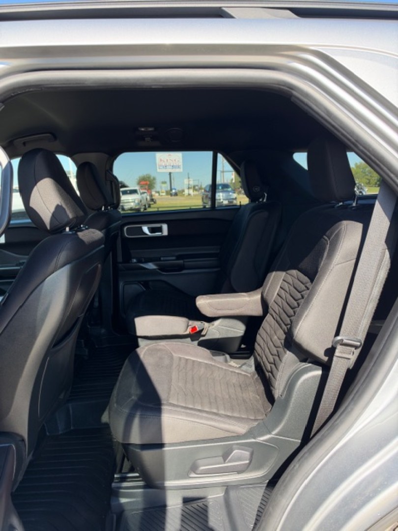 2020 SILVER Ford Explorer XLT 2WD (1FMSK7DH3LG) with an 2.3L L4 DOHC 16V engine, 10A transmission, located at 607 S Seven Points BLVD, Seven Points, TX, 75143, (430) 255-4030, 32.313934, -96.207932- Photo#5