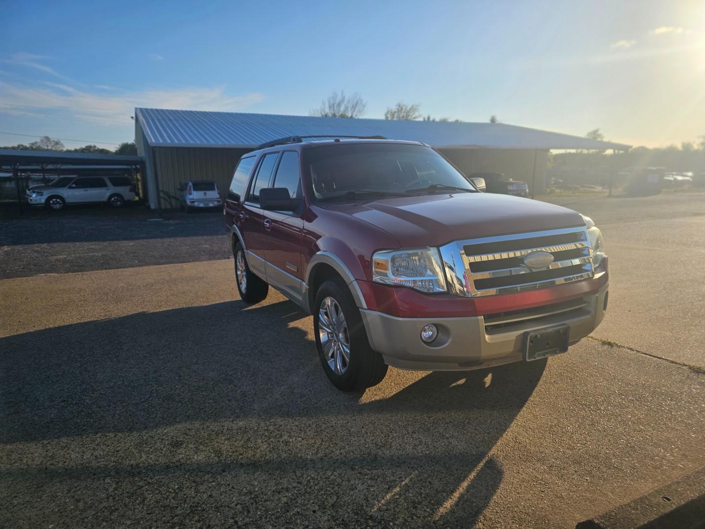 2008 RED /BEIGE FORD EXPEDITION Eddie Bauer 2WD (1FMFU175X8L) with an 5.4L V8 SOHC 16V engine, 6-SPEED AUTOMATIC transmission, located at 533 S Seven Points BLVD, Seven Points, TX, 75143, (430) 255-4030, 32.313999, -96.209351 - Photo#1