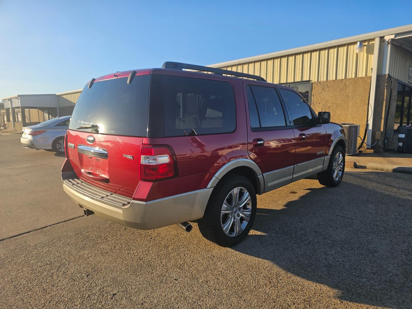 2008 RED /BEIGE FORD EXPEDITION Eddie Bauer 2WD (1FMFU175X8L) with an 5.4L V8 SOHC 16V engine, 6-SPEED AUTOMATIC transmission, located at 533 S Seven Points BLVD, Seven Points, TX, 75143, (430) 255-4030, 32.313999, -96.209351 - Photo#3