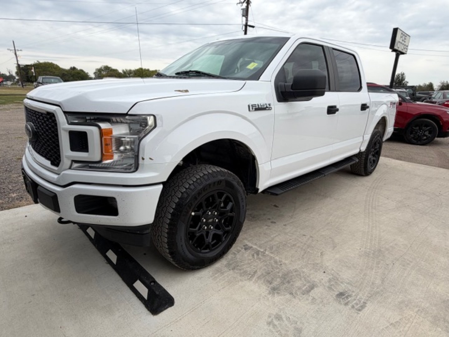 2018 WHITE Ford F-150 King-Ranch SuperCrew 5.5-ft. 2WD (1FTEW1E58JK) with an 5.0L V8 OHV 32V engine, 6A transmission, located at 607 S Seven Points BLVD, Seven Points, TX, 75143, (430) 255-4030, 32.313934, -96.207932- Photo#1