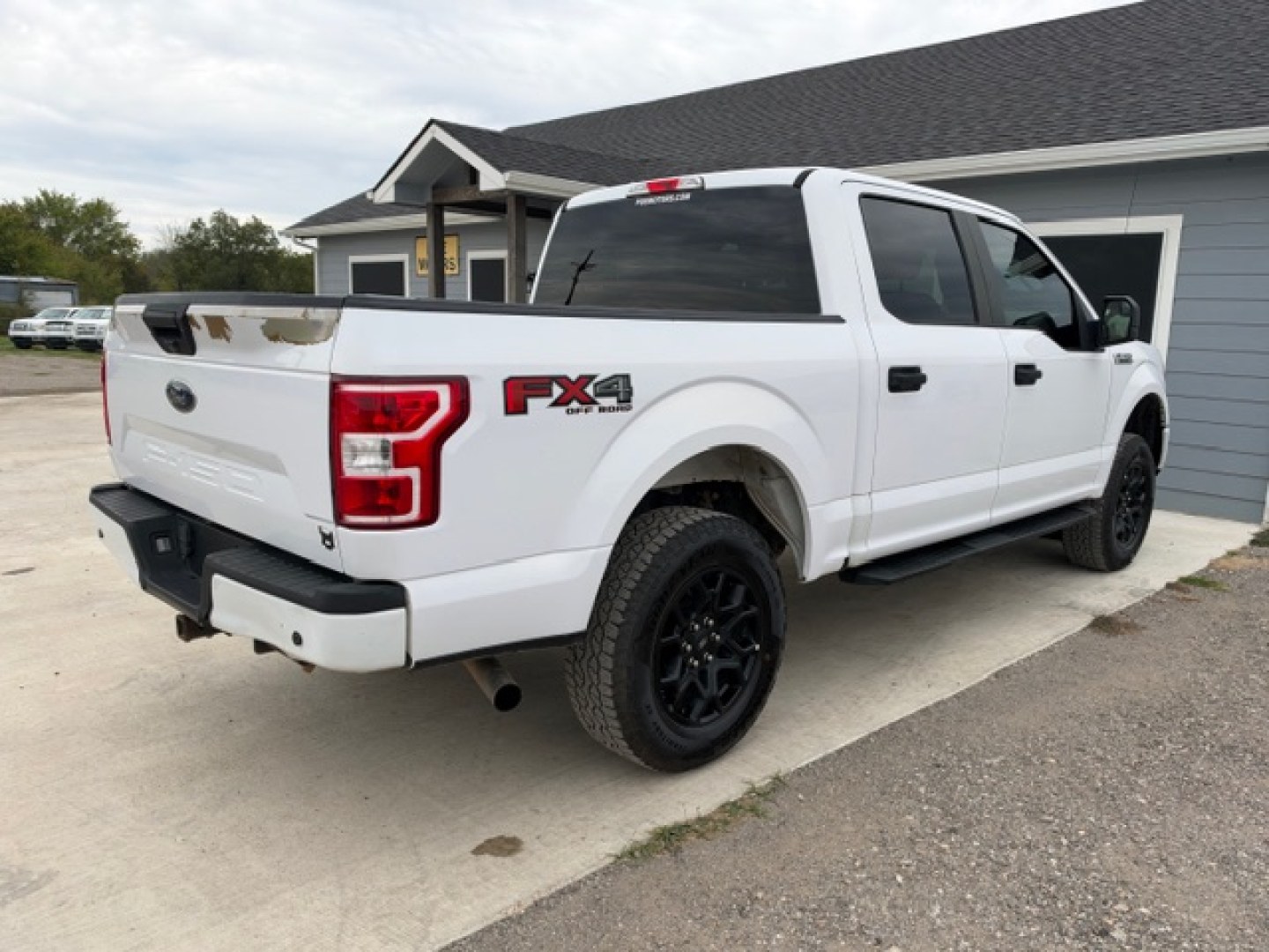 2018 WHITE Ford F-150 King-Ranch SuperCrew 5.5-ft. 2WD (1FTEW1E58JK) with an 5.0L V8 OHV 32V engine, 6A transmission, located at 607 S Seven Points BLVD, Seven Points, TX, 75143, (430) 255-4030, 32.313934, -96.207932- Photo#3