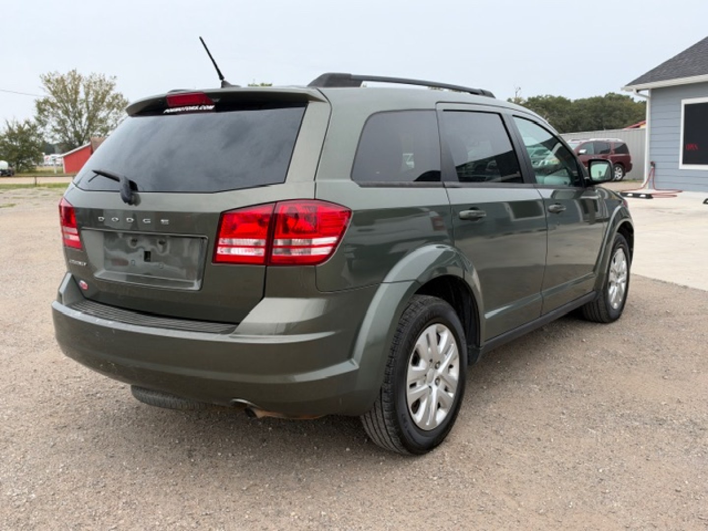 2017 GREEN Dodge Journey SE (3C4PDCAB7HT) with an 2.4L L4 DOHC 16V engine, 4A transmission, located at 607 S Seven Points BLVD, Seven Points, TX, 75143, (430) 255-4030, 32.313934, -96.207932- Photo#2