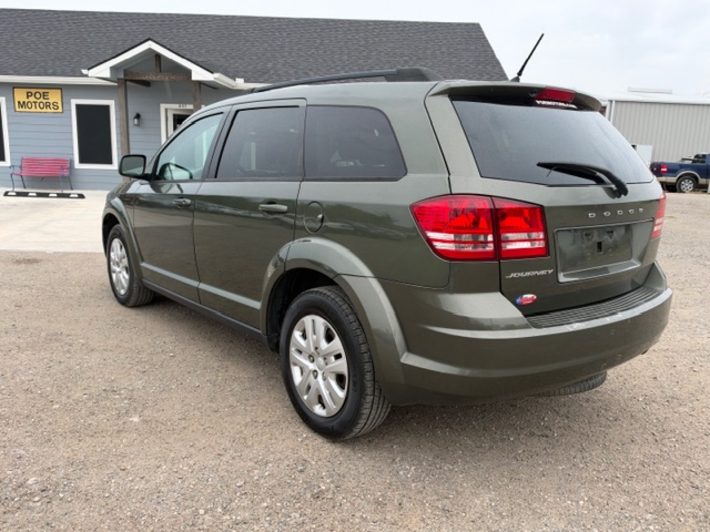2017 GREEN Dodge Journey SE (3C4PDCAB7HT) with an 2.4L L4 DOHC 16V engine, 4A transmission, located at 607 S Seven Points BLVD, Seven Points, TX, 75143, (430) 255-4030, 32.313934, -96.207932- Photo#3