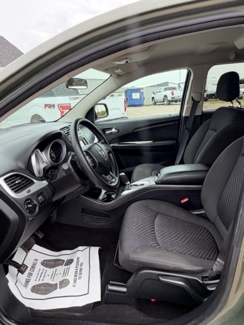 2017 GREEN Dodge Journey SE (3C4PDCAB7HT) with an 2.4L L4 DOHC 16V engine, 4A transmission, located at 607 S Seven Points BLVD, Seven Points, TX, 75143, (430) 255-4030, 32.313934, -96.207932- Photo#4