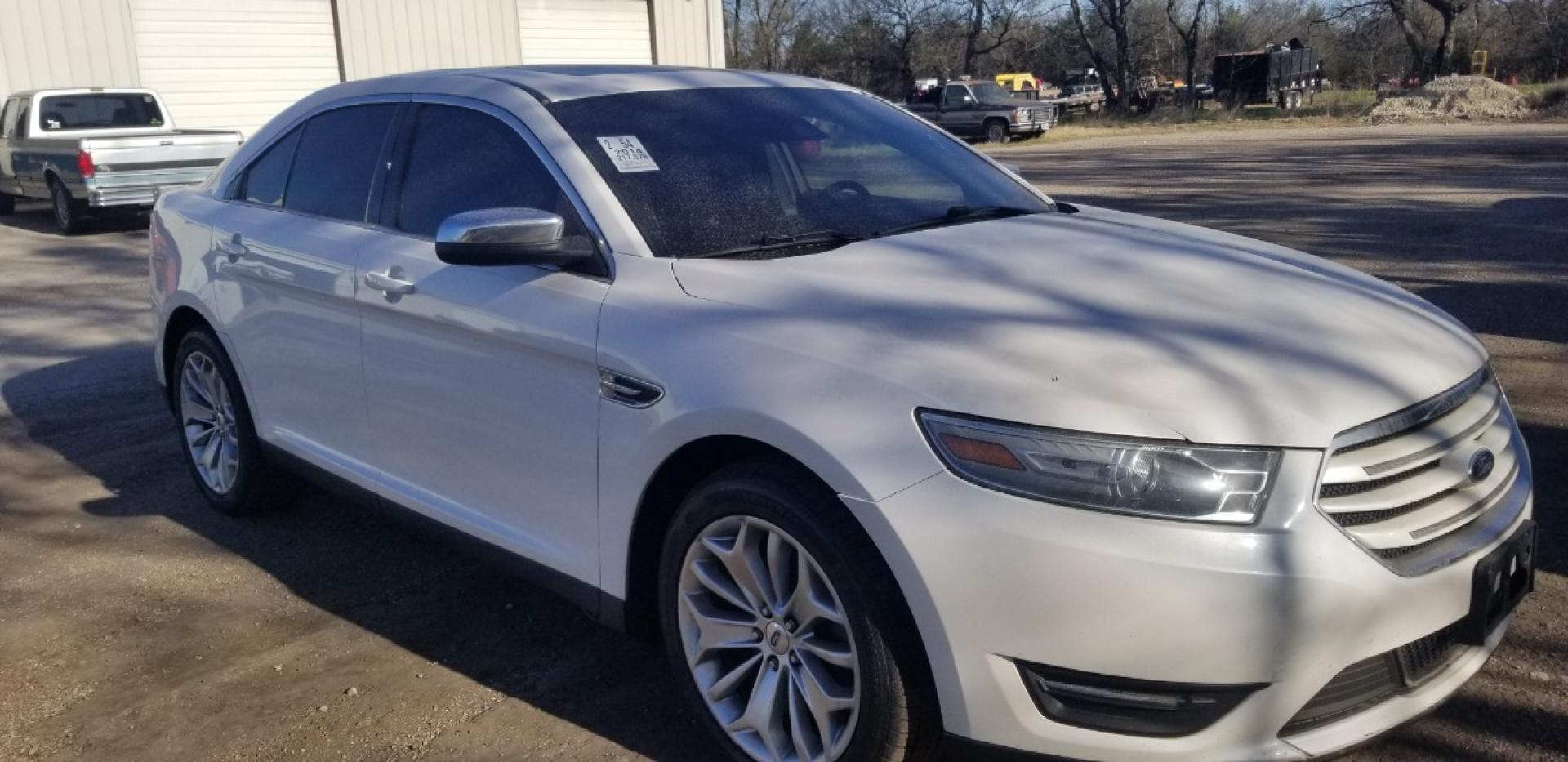 2014 WHITE FORD TAURUS Limited FWD (1FAHP2F83EG) with an 3.5L V6 DOHC 24V engine, 6-SPEED AUTOMATIC transmission, located at 533 S Seven Points BLVD, Seven Points, TX, 75143, (430) 255-4030, 32.313999, -96.209351 - Photo#1