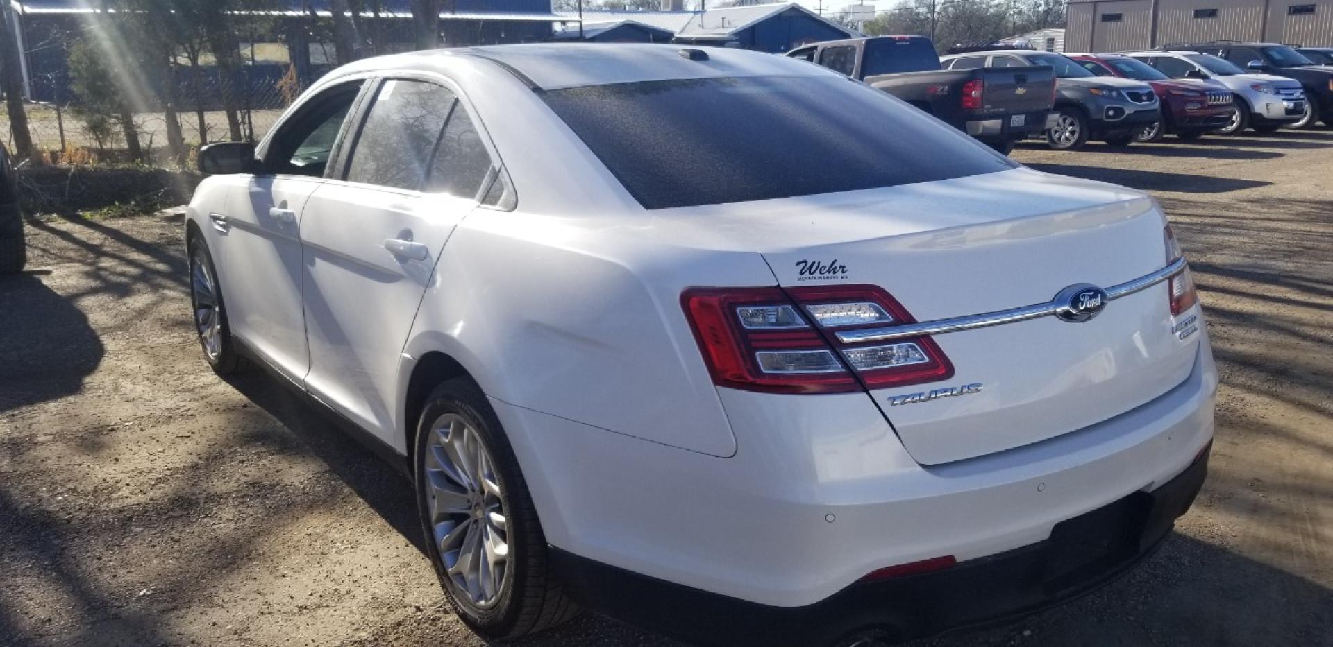 2014 WHITE FORD TAURUS Limited FWD (1FAHP2F83EG) with an 3.5L V6 DOHC 24V engine, 6-SPEED AUTOMATIC transmission, located at 533 S Seven Points BLVD, Seven Points, TX, 75143, (430) 255-4030, 32.313999, -96.209351 - Photo#3