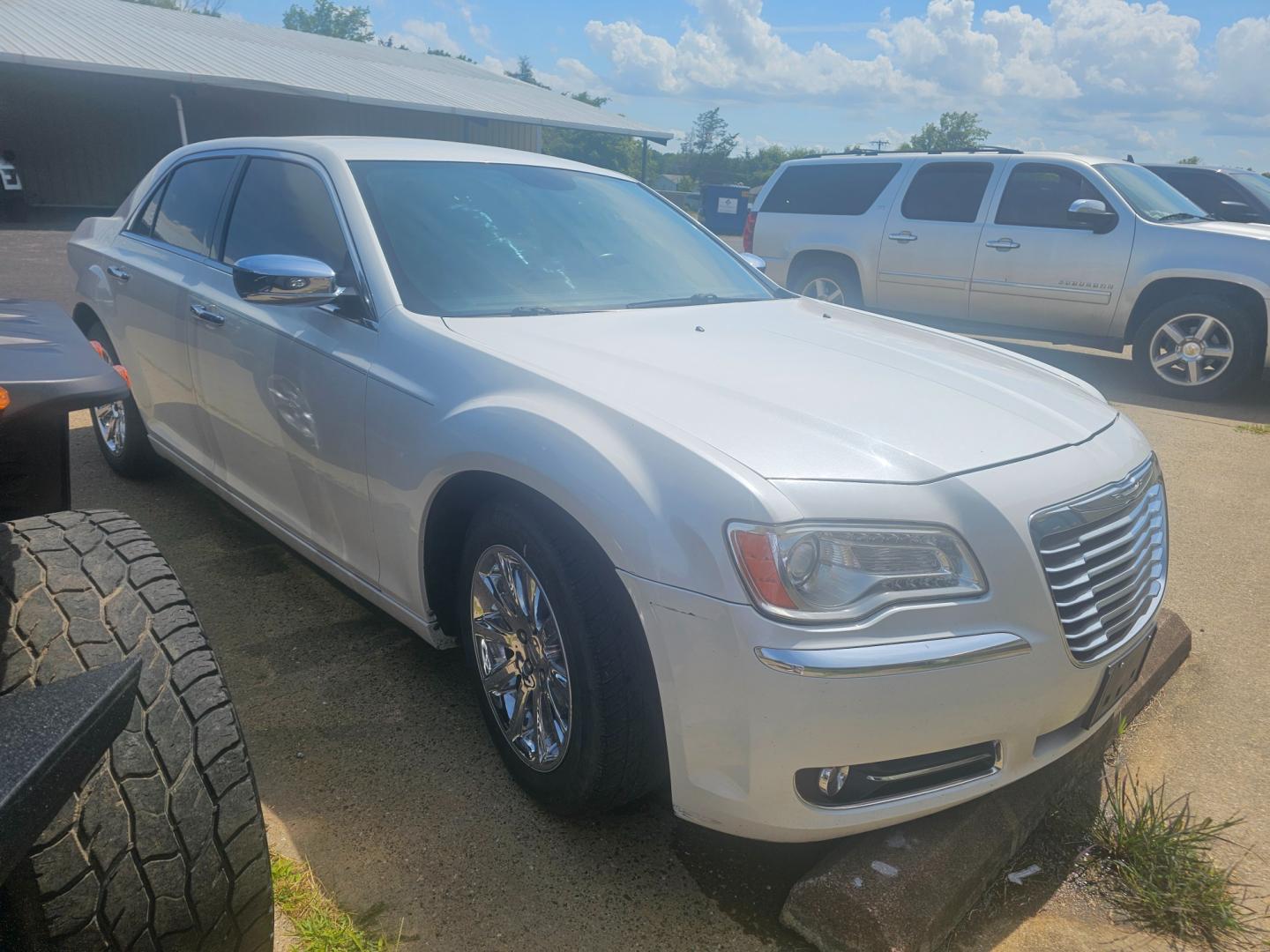 2013 WHITE CHRYSLER 300 C RWD (2C3CCAEG0DH) with an 3.6L V6 SOHC 24V engine, 5-SPEED AUTOMATIC transmission, located at 533 S Seven Points BLVD, Seven Points, TX, 75143, (430) 255-4030, 32.313999, -96.209351 - Photo#1