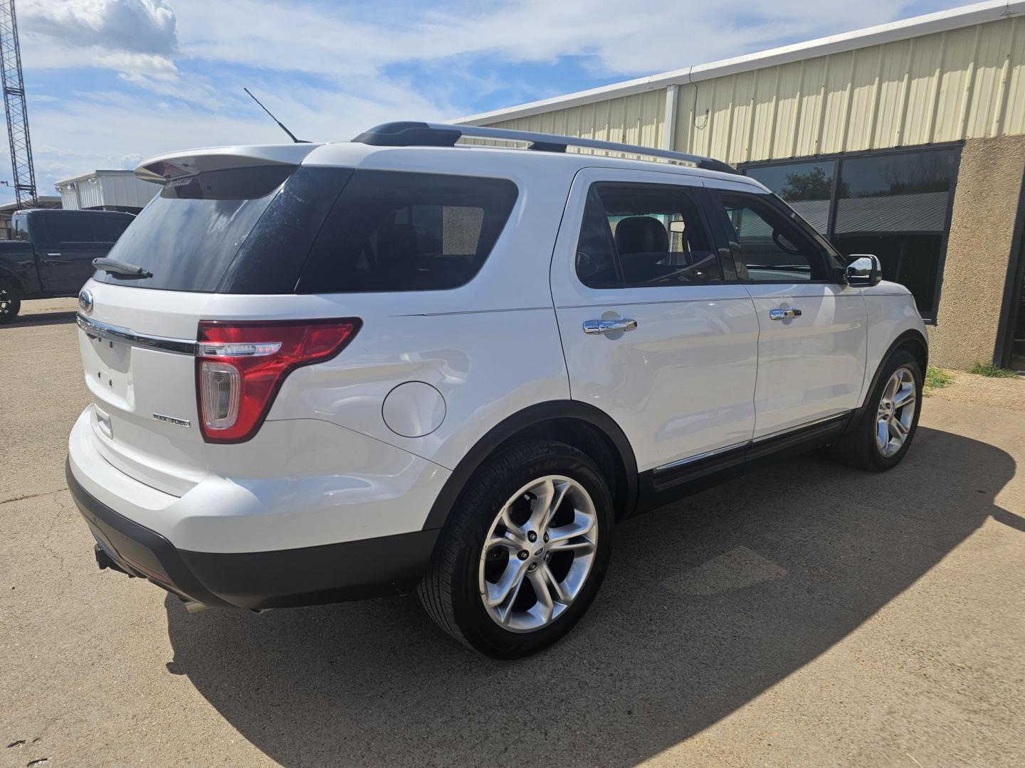 2013 WHITE FORD EXPLORER Limited FWD (1FM5K7F87DG) with an 3.5L V6 DOHC 24V engine, 6-SPEED AUTOMATIC transmission, located at 533 S Seven Points BLVD, Seven Points, TX, 75143, (430) 255-4030, 32.313999, -96.209351 - Photo#1