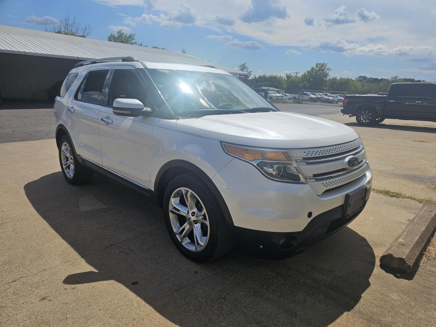 2013 WHITE FORD EXPLORER Limited FWD (1FM5K7F87DG) with an 3.5L V6 DOHC 24V engine, 6-SPEED AUTOMATIC transmission, located at 533 S Seven Points BLVD, Seven Points, TX, 75143, (430) 255-4030, 32.313999, -96.209351 - Photo#2