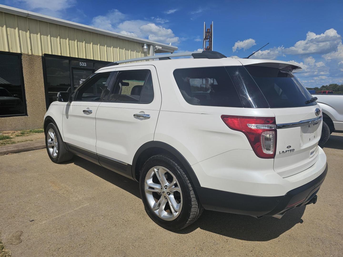 2013 WHITE FORD EXPLORER Limited FWD (1FM5K7F87DG) with an 3.5L V6 DOHC 24V engine, 6-SPEED AUTOMATIC transmission, located at 533 S Seven Points BLVD, Seven Points, TX, 75143, (430) 255-4030, 32.313999, -96.209351 - Photo#3