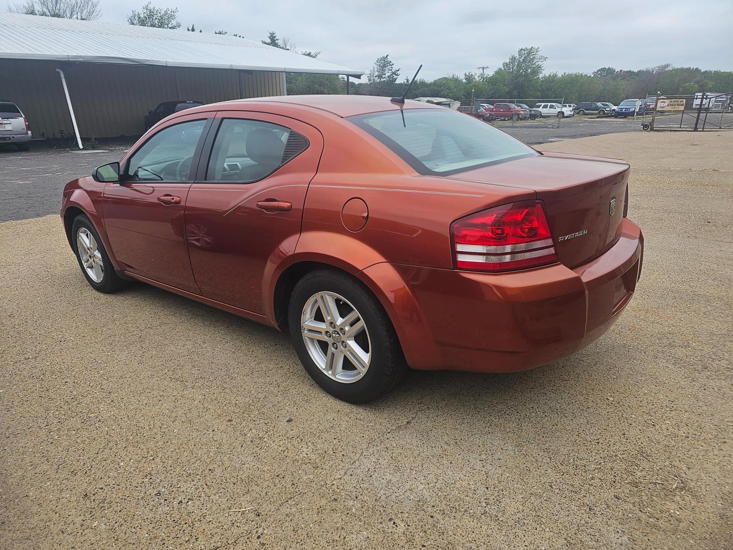 2008 ORANGE DODGE AVENGER SXT (1B3LC56K88N) with an 2.4L L4 DOHC 16V engine, 4-SPEED AUTOMATIC transmission, located at 533 S Seven Points BLVD, Seven Points, TX, 75143, (430) 255-4030, 32.313999, -96.209351 - Photo#3