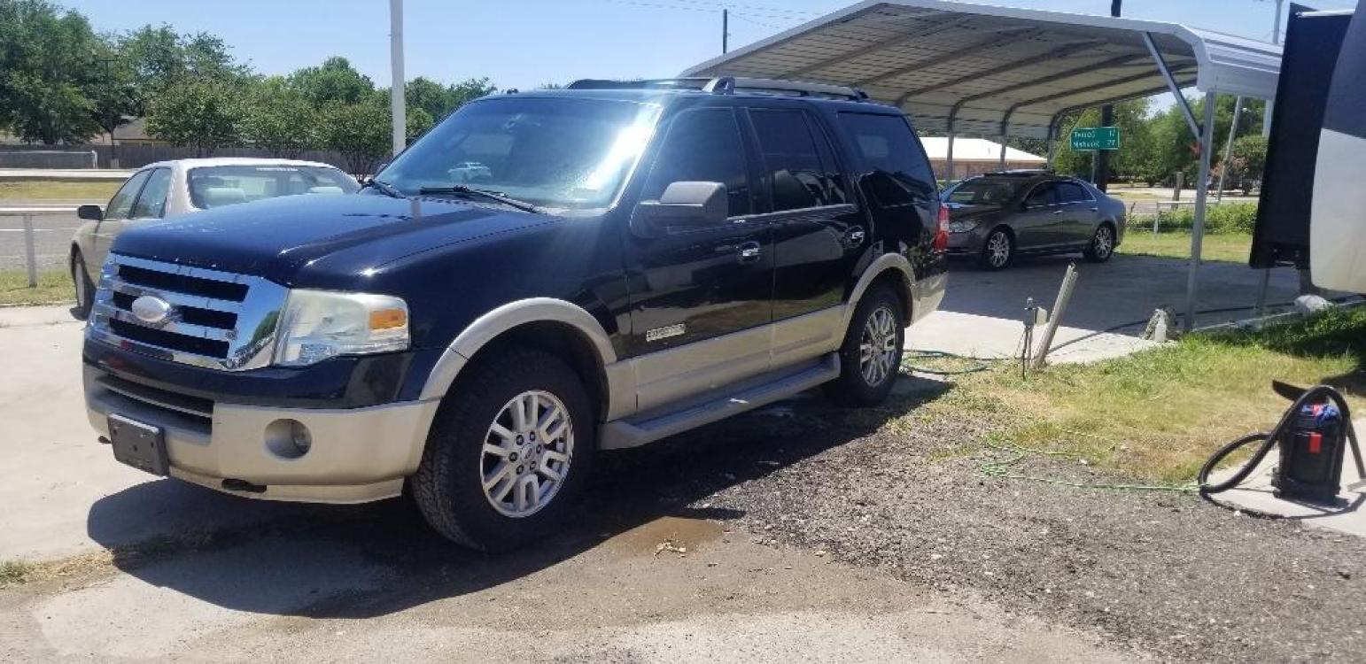 2007 BLACK FORD EXPEDITION Eddie Bauer 4WD (1FMFU18517L) with an 5.4L V8 SOHC 16V engine, 6-SPEED AUTOMATIC transmission, located at 1111 Goodnight Blvd., Wills Point, TX, 75169, (903) 873-8128, 32.702187, -95.996292 - Photo #0